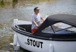 Amsterdam 1 juli 2015
Dirk en Suus Zeelenberg varen met hun sloep (boot) over de amsterdamse grachten