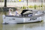 Amsterdam 1 juli 2015
Dirk en Suus Zeelenberg varen met hun sloep (boot) over de amsterdamse grachten