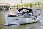 Amsterdam 1 juli 2015
Dirk en Suus Zeelenberg varen met hun sloep (boot) over de amsterdamse grachten