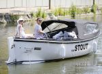 Amsterdam 1 juli 2015
Dirk en Suus Zeelenberg varen met hun sloep (boot) over de amsterdamse grachten