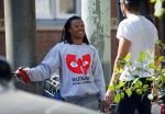 Amsterdam 13 augustus 2015 
Edgar Davids in gesprek met een kennis Amsterdam zuid.