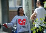 Amsterdam 13 augustus 2015 
Edgar Davids in gesprek met een kennis Amsterdam zuid.