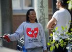 Amsterdam 13 augustus 2015 
Edgar Davids in gesprek met een kennis Amsterdam zuid.