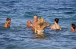 ibiza 29 juli 2015
Wendy v Dijk met Sem Lizzy haar moeder en man Erland Galjaard en zijn kinderen uit eerste huwelijk op strand van Coco beach. Herman den Blijker zijn zoon en vrouw alsmede John Ewbank dochter Day en Kelly Weekers zijn ook aanwezig