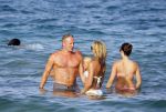 ibiza 29 juli 2015
Wendy v Dijk met Sem Lizzy haar moeder en man Erland Galjaard en zijn kinderen uit eerste huwelijk op strand van Coco beach. Herman den Blijker zijn zoon en vrouw alsmede John Ewbank dochter Day en Kelly Weekers zijn ook aanwezig