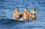 ibiza 29 juli 2015
Wendy v Dijk met Sem Lizzy haar moeder en man Erland Galjaard en zijn kinderen uit eerste huwelijk op strand van Coco beach. Herman den Blijker zijn zoon en vrouw alsmede John Ewbank dochter Day en Kelly Weekers zijn ook aanwezig