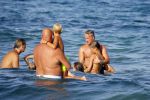 ibiza 29 juli 2015
Wendy v Dijk met Sem Lizzy haar moeder en man Erland Galjaard en zijn kinderen uit eerste huwelijk op strand van Coco beach. Herman den Blijker zijn zoon en vrouw alsmede John Ewbank dochter Day en Kelly Weekers zijn ook aanwezig