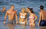 ibiza 29 juli 2015
Wendy v Dijk met Sem Lizzy haar moeder en man Erland Galjaard en zijn kinderen uit eerste huwelijk op strand van Coco beach. Herman den Blijker zijn zoon en vrouw alsmede John Ewbank dochter Day en Kelly Weekers zijn ook aanwezig