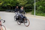 Amsterdam 18 juni 2015
Frank Rijkaard met zijn vrouw op de fiets in het vondelpark.
