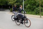 Amsterdam 18 juni 2015
Frank Rijkaard met zijn vrouw op de fiets in het vondelpark.