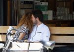 Amsterdam 2 juli 2015
Katja Schuurman met haar nieuwe vriend Freek v Noortwijk bij het restaurant waar hij werkt.