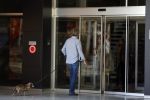 Amsterdam 18 juli 2015
Hans v Willigenburg laat zijn hond uit voor zijn huis