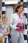 Amsterdam 8 juli 2015
Isa Hoes met dochter Vlinder en een vriendinnetje. Isa heeft een nieuw kapsel.