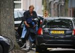 Amsterdam 14 augustus 2015  
Ivo Niehe op straat met heel veel kleding die hij van zijn auto naar een aapartement/huis brengt waar zijn zoon ook woont. Ivo heeft dit pand onlangs gekocht.