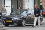 Amsterdam 14 augustus 2015  
Ivo Niehe op straat met heel veel kleding die hij van zijn auto naar een aapartement/huis brengt waar zijn zoon ook woont. Ivo heeft dit pand onlangs gekocht.