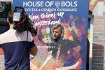 Amsterdam 13 augustus 2015  
Jan Versteegh van BNN tijdens opnames bij Bols