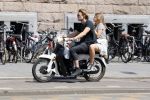 Amsterdam 11 juni 2015  
Jasper Krabbe met zijn dochter achter op de brommer