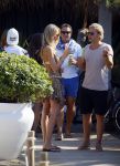 ibiza 24 juli 2015
Marco Borsato met Leontine Luca (met vriendin) Jada en Senna op vakantie.
Ze gingen lunchen met John Ewbank en zijn vriendin Kelly Weekers.