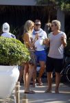 ibiza 24 juli 2015
Marco Borsato met Leontine Luca (met vriendin) Jada en Senna op vakantie.
Ze gingen lunchen met John Ewbank en zijn vriendin Kelly Weekers.