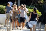ibiza 24 juli 2015
Marco Borsato met Leontine Luca (met vriendin) Jada en Senna op vakantie.
Ze gingen lunchen met John Ewbank en zijn vriendin Kelly Weekers.