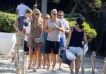 ibiza 24 juli 2015
Marco Borsato met Leontine Luca (met vriendin) Jada en Senna op vakantie.
Ze gingen lunchen met John Ewbank en zijn vriendin Kelly Weekers.