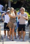 ibiza 24 juli 2015
Marco Borsato met Leontine Luca (met vriendin) Jada en Senna op vakantie.
Ze gingen lunchen met John Ewbank en zijn vriendin Kelly Weekers.