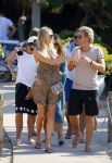 ibiza 24 juli 2015
Marco Borsato met Leontine Luca (met vriendin) Jada en Senna op vakantie.
Ze gingen lunchen met John Ewbank en zijn vriendin Kelly Weekers.