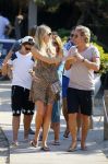 ibiza 24 juli 2015
Marco Borsato met Leontine Luca (met vriendin) Jada en Senna op vakantie.
Ze gingen lunchen met John Ewbank en zijn vriendin Kelly Weekers.