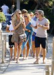 ibiza 24 juli 2015
Marco Borsato met Leontine Luca (met vriendin) Jada en Senna op vakantie.
Ze gingen lunchen met John Ewbank en zijn vriendin Kelly Weekers.