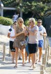 ibiza 24 juli 2015
Marco Borsato met Leontine Luca (met vriendin) Jada en Senna op vakantie.
Ze gingen lunchen met John Ewbank en zijn vriendin Kelly Weekers.