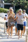 ibiza 24 juli 2015
Marco Borsato met Leontine Luca (met vriendin) Jada en Senna op vakantie.
Ze gingen lunchen met John Ewbank en zijn vriendin Kelly Weekers.
