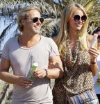 ibiza 24 juli 2015
Marco Borsato met Leontine Luca (met vriendin) Jada en Senna op vakantie.
Ze gingen lunchen met John Ewbank en zijn vriendin Kelly Weekers.