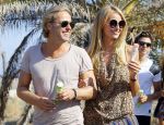ibiza 24 juli 2015
Marco Borsato met Leontine Luca (met vriendin) Jada en Senna op vakantie.
Ze gingen lunchen met John Ewbank en zijn vriendin Kelly Weekers.
