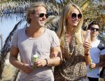 ibiza 24 juli 2015
Marco Borsato met Leontine Luca (met vriendin) Jada en Senna op vakantie.
Ze gingen lunchen met John Ewbank en zijn vriendin Kelly Weekers.