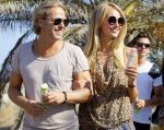ibiza 24 juli 2015
Marco Borsato met Leontine Luca (met vriendin) Jada en Senna op vakantie.
Ze gingen lunchen met John Ewbank en zijn vriendin Kelly Weekers.