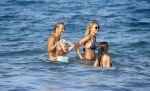 ibiza 29 juli 2015
Wendy v Dijk met Sem Lizzy haar moeder en man Erland Galjaard en zijn kinderen uit eerste huwelijk op strand van Coco beach. Herman den Blijker zijn zoon en vrouw alsmede John Ewbank dochter Day en Kelly Weekers zijn ook aanwezig