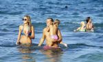 ibiza 29 juli 2015
Wendy v Dijk met Sem Lizzy haar moeder en man Erland Galjaard en zijn kinderen uit eerste huwelijk op strand van Coco beach. Herman den Blijker zijn zoon en vrouw alsmede John Ewbank dochter Day en Kelly Weekers zijn ook aanwezig