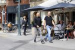Amsterdam 8 juli 2015  
Johnny Heitinga en Charlotte en slager Evert Blauendraat in amsterdam zuid