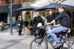Amsterdam 8 juli 2015  
Johnny Heitinga en Charlotte en slager Evert Blauendraat in amsterdam zuid