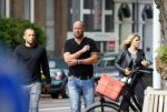 Amsterdam 8 juli 2015  
Johnny Heitinga en Charlotte en slager Evert Blauendraat in amsterdam zuid