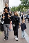 Amsterdam 12 juli 2015
Johnny en Charlotte Sophie Heitinga met hun kinderen Jezebel en Lennox in Amsterdam