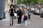 Amsterdam 12 juli 2015
Johnny en Charlotte Sophie Heitinga met hun kinderen Jezebel en Lennox in Amsterdam