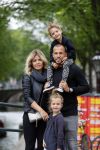 Amsterdam 12 juli 2015
Johnny en Charlotte Sophie Heitinga met hun kinderen Jezebel en Lennox in Amsterdam