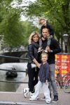 Amsterdam 12 juli 2015
Johnny en Charlotte Sophie Heitinga met hun kinderen Jezebel en Lennox in Amsterdam