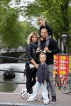 Amsterdam 12 juli 2015
Johnny en Charlotte Sophie Heitinga met hun kinderen Jezebel en Lennox in Amsterdam