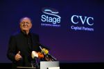 Amsterdam 19 juni 2015
Joop v d Ende geeft persconferentie dat hij 60% van Stage entertainment heeft verkocht aan CVC Capital. Jannine v d Ende is natuurlijk aanwezig.