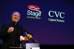 Amsterdam 19 juni 2015
Joop v d Ende geeft persconferentie dat hij 60% van Stage entertainment heeft verkocht aan CVC Capital. Jannine v d Ende is natuurlijk aanwezig.