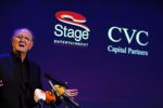 Amsterdam 19 juni 2015
Joop v d Ende geeft persconferentie dat hij 60% van Stage entertainment heeft verkocht aan CVC Capital. Jannine v d Ende is natuurlijk aanwezig.