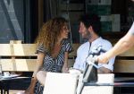 Amsterdam 2 juli 2015
Katja Schuurman met haar nieuwe vriend Freek v Noortwijk bij het restaurant waar hij werkt.