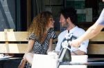 Amsterdam 2 juli 2015
Katja Schuurman met haar nieuwe vriend Freek v Noortwijk bij het restaurant waar hij werkt.